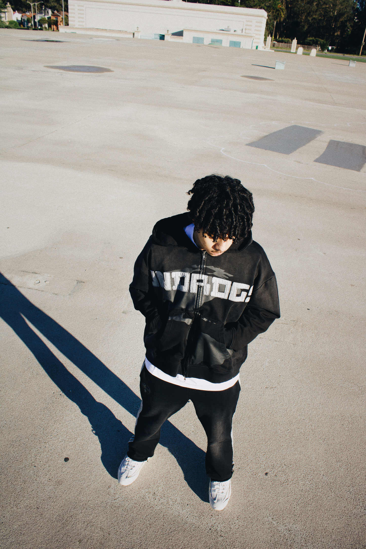 BLACK PAIN SWEATS