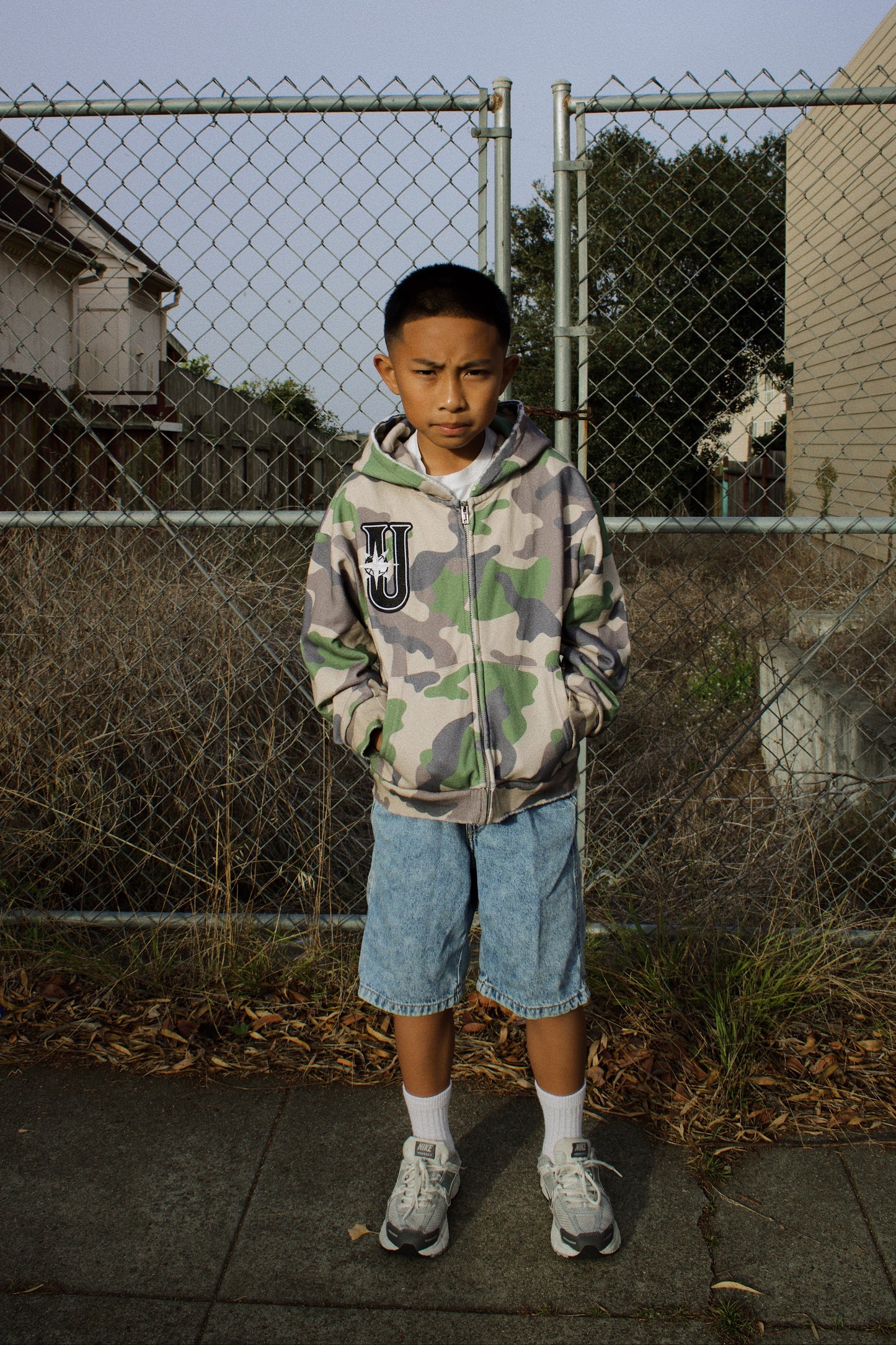 KIDS CAMO COMPASS LOGO HOODIE
