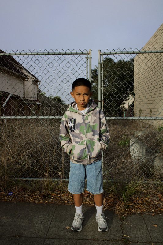 KIDS CAMO COMPASS LOGO HOODIE