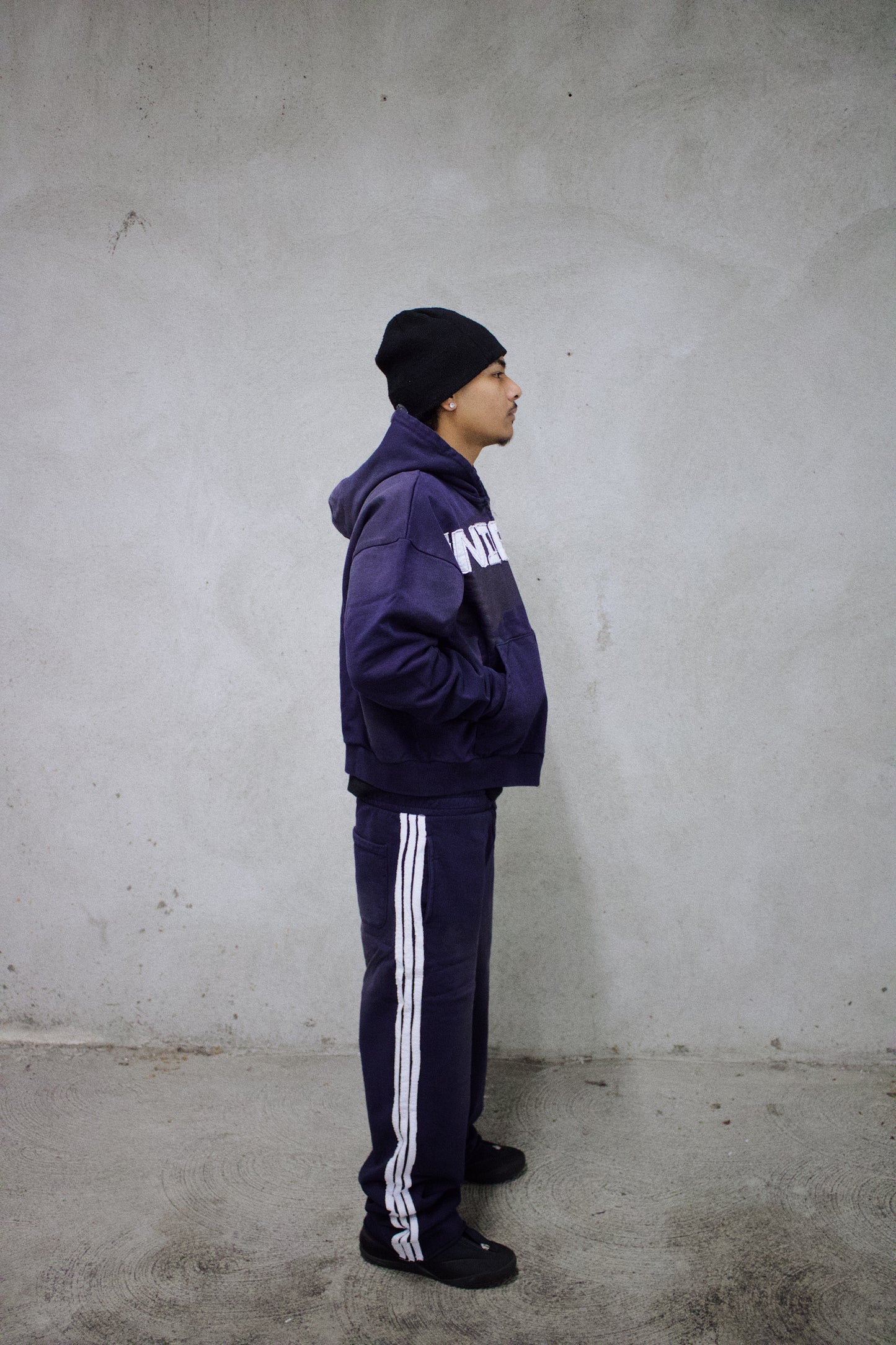 NAVY BLUE PAIN SWEATS